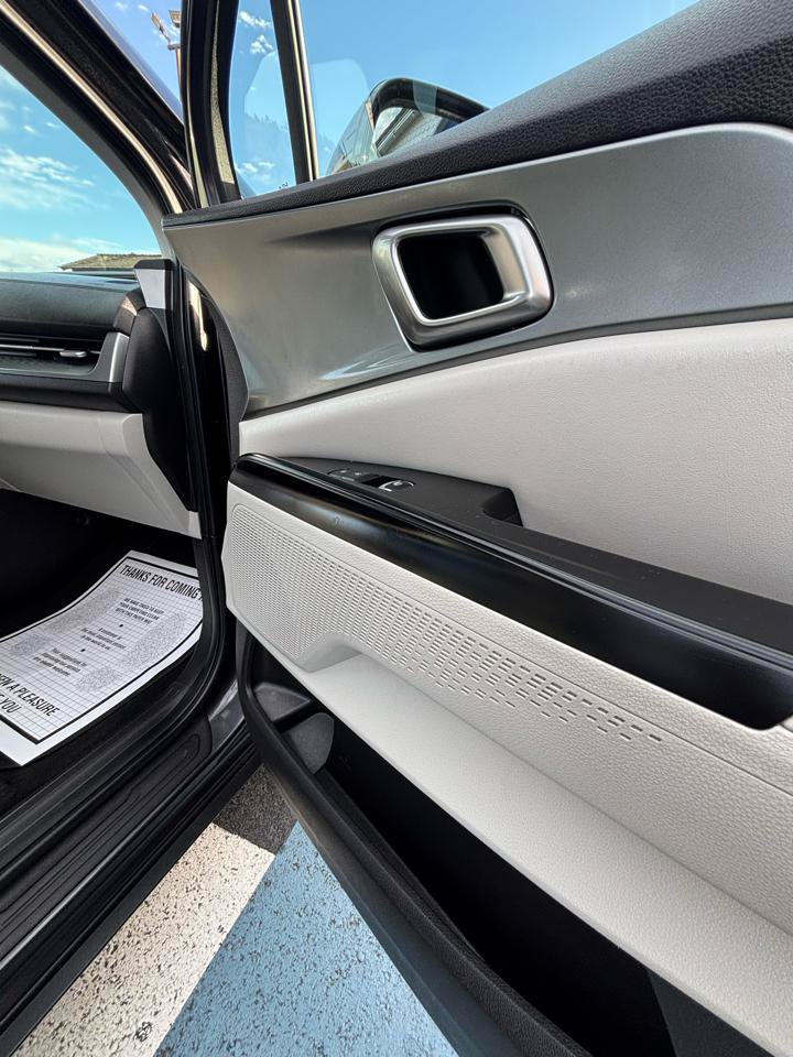 Used 2023 Kia Carnival LX FWD image 30