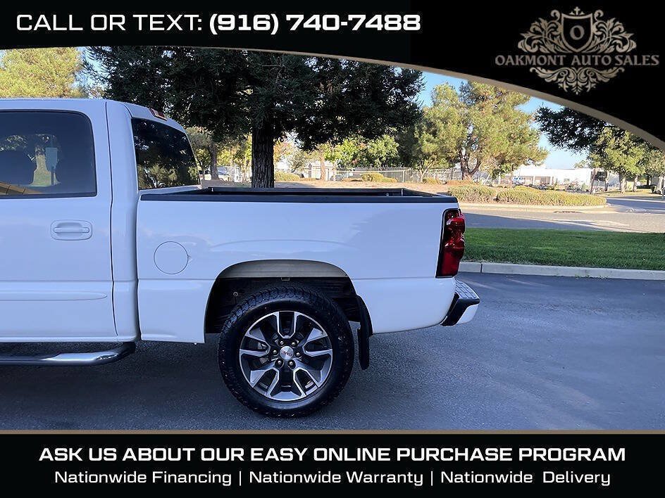 Used 2005 GMC Sierra 1500 Denali w/ Safe And Sound Package AWD/4WD image 7
