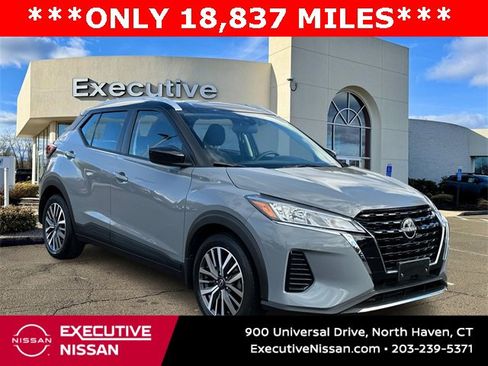 Certified 2023 Nissan Kicks SV image 1