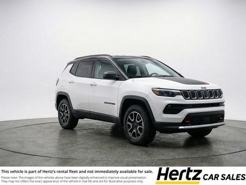 Used 2025 Jeep Compass Trailhawk image 1