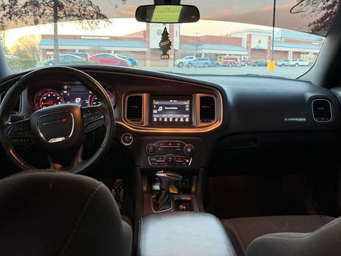Used 2020 Dodge Charger SXT image 10