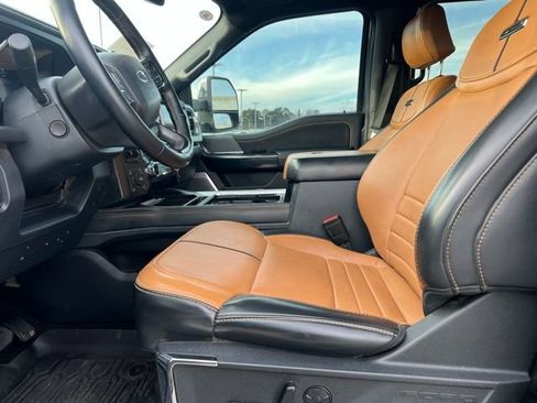 Used 2024 Ford F250 Platinum image 4
