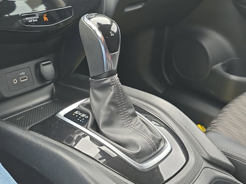 Used 2019 Nissan Rogue S FWD image 17