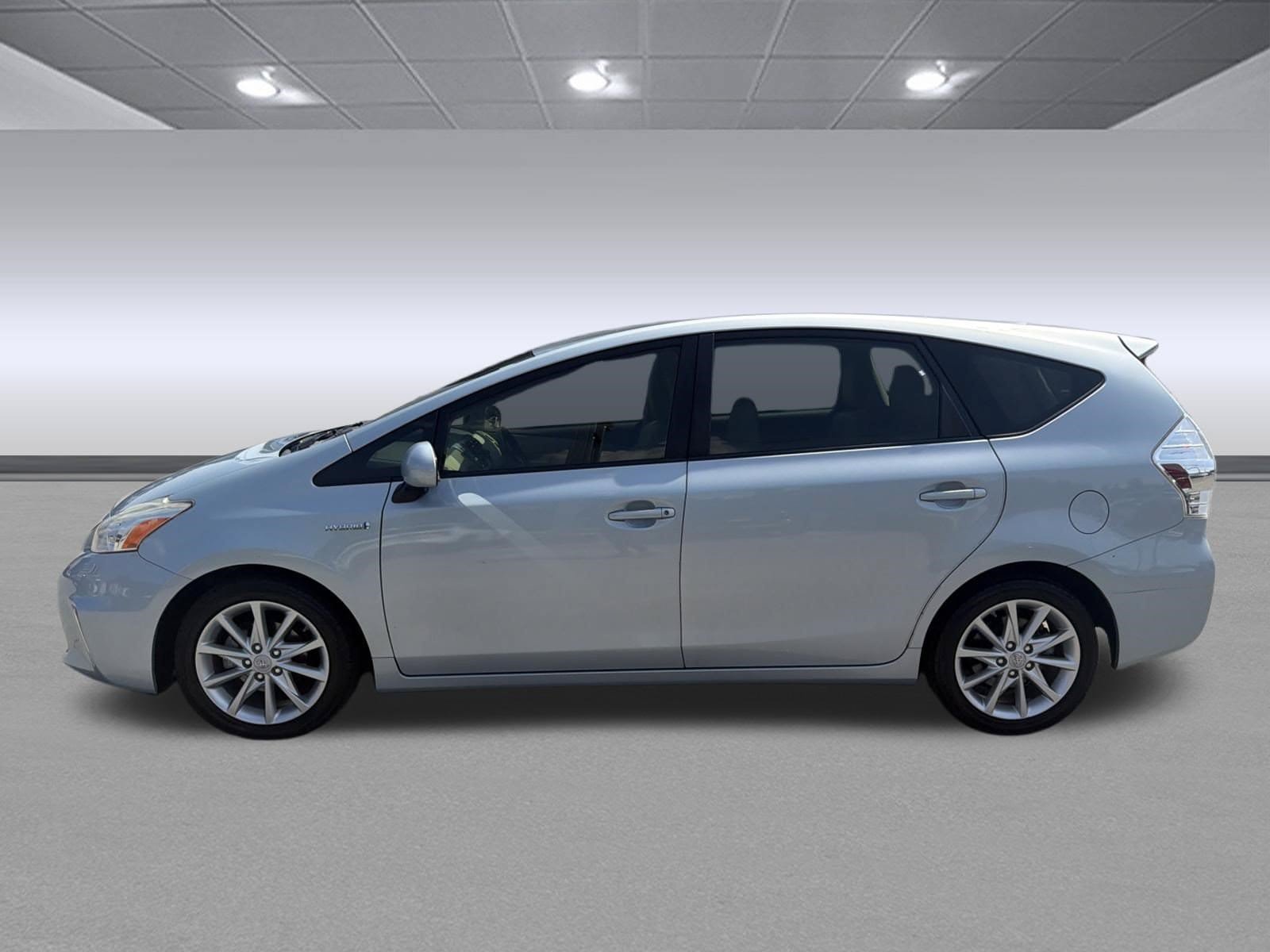Used 2013 Toyota Prius V Five FWD image 6
