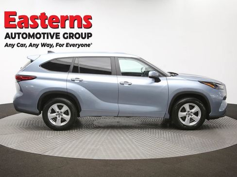 Used 2023 Toyota Highlander LE image 45