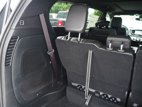 New 2025 Chrysler Pacifica Select w/ Uconnect Theater Family Group image 11