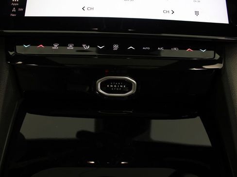 New 2026 Jeep Grand Cherokee Limited w/ Luxury Tech Group II AWD/4WD image 7