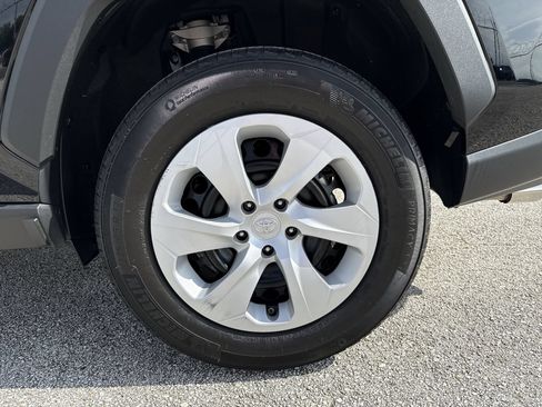 Certified 2025 Toyota RAV4 LE FWD image 18