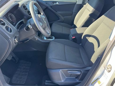 Used 2017 Volkswagen Tiguan Limited image 11