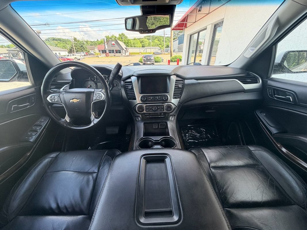 Used 2018 Chevrolet Suburban LT RWD image 20