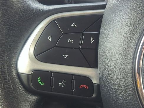 Used 2020 Jeep Renegade Latitude w/ Cold Weather Group image 15