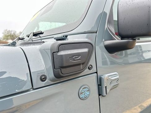 Used 2025 Jeep Wrangler Unlimited Sahara image 12