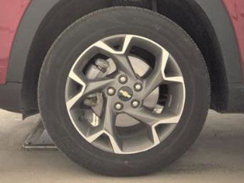 Used 2025 Chevrolet Trax LT w/ LT Convenience Package image 27