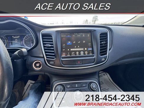 Used 2017 Chrysler 200 Limited Platinum w/ Comfort & Convenience Group FWD image 14