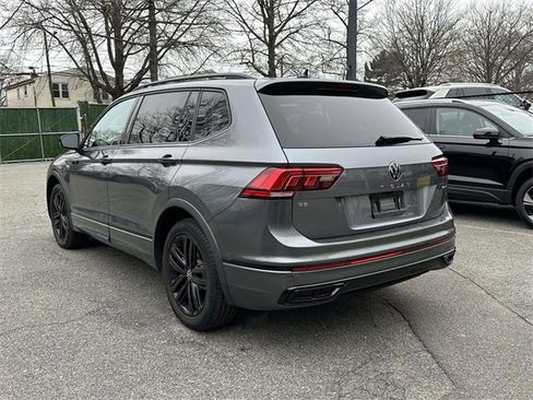 Certified 2022 Volkswagen Tiguan SE R-Line image 6