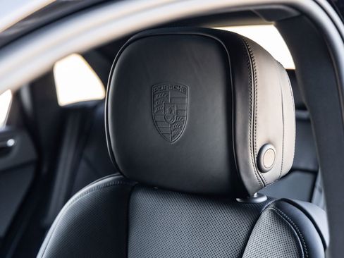 Certified 2026 Porsche Macan image 28