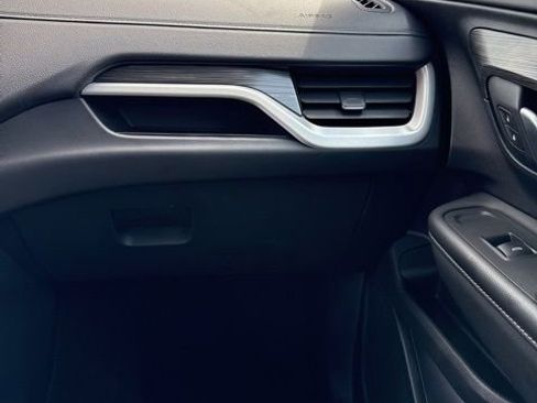 Used 2024 GMC Terrain SLE FWD image 7