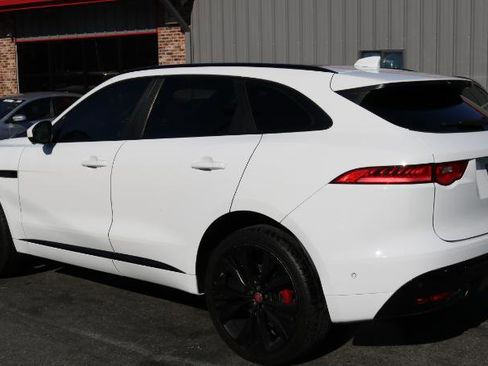 Used 2018 Jaguar F-PACE S image 6