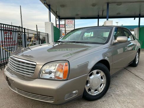 Used 2000 Cadillac De Ville Sedan w/ Comfort/Convenience Pkg image 2