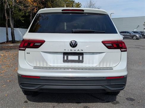 Used 2023 Volkswagen Tiguan SE w/ Panoramic Sunroof Package image 7