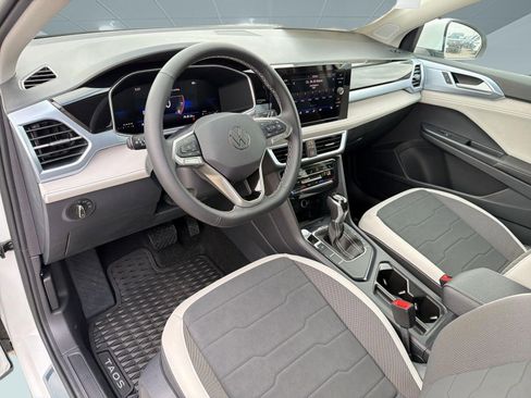 New 2026 Volkswagen Taos SE FWD image 4
