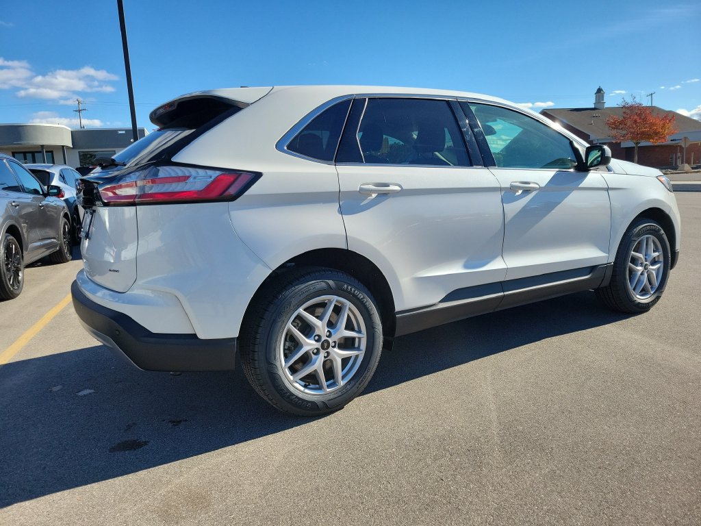 Used 2024 Ford Edge SEL w/ Convenience Package AWD/4WD image 4