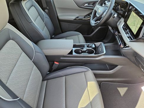 New 2026 Chevrolet Equinox LT w/ Convenience Package II FWD image 10