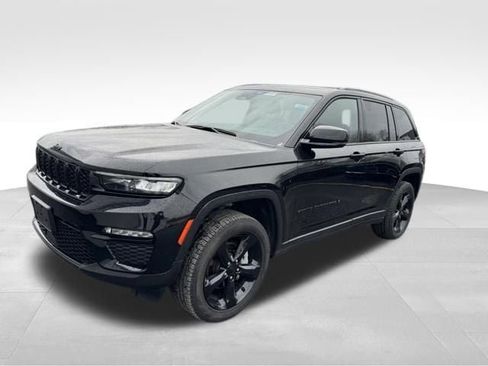 Used 2023 Jeep Grand Cherokee Limited w/ Black Appearance Package image 3