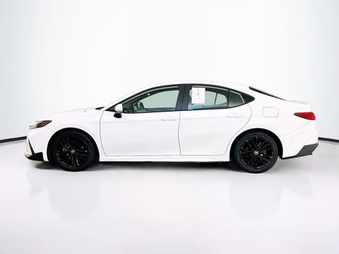 Used 2025 Toyota Camry SE FWD image 4