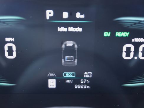 Used 2024 Kia Niro SX Touring image 39