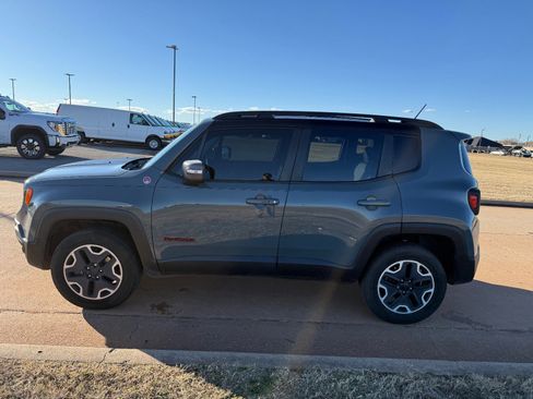 Used 2016 Jeep Renegade Trailhawk w/ Premium Trailhawk Package image 6