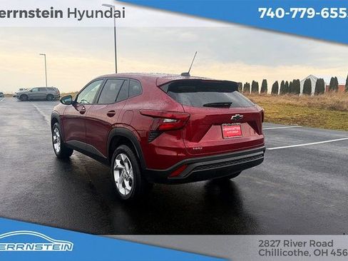 Used 2025 Chevrolet Trax LS w/ LS Convenience Package image 5