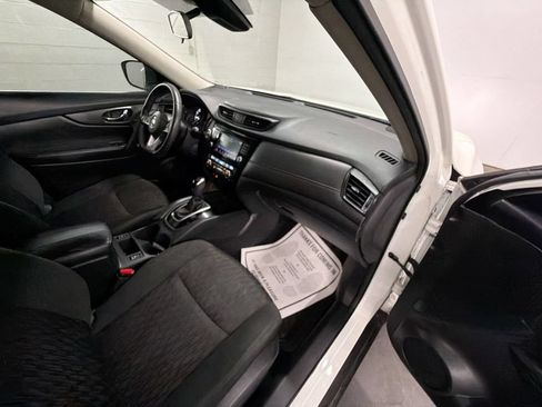 Used 2020 Nissan Rogue SV FWD image 27