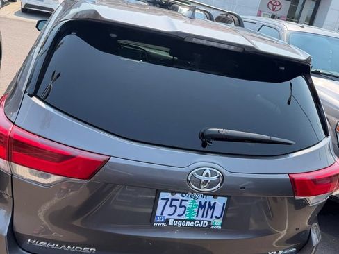 Used 2017 Toyota Highlander XLE AWD/4WD image 5