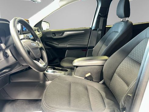 Certified 2025 Ford Escape Active AWD/4WD image 9