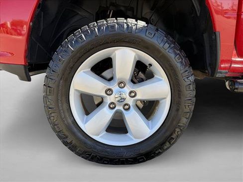 Used 2014 RAM 1500 Express RWD image 19