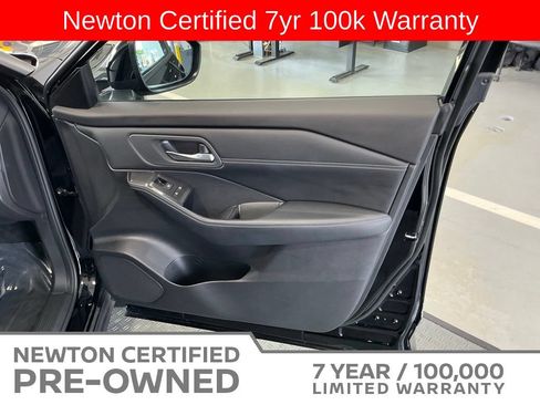 Used 2025 Nissan Rogue SV w/ SV Premium Package FWD image 39
