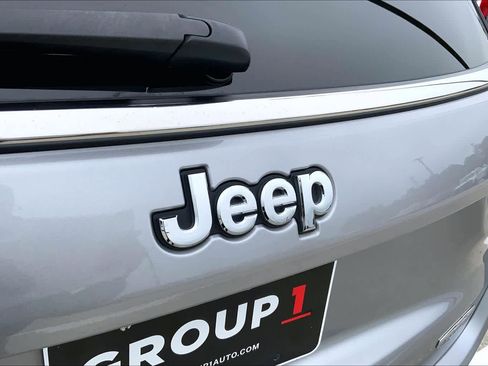 Used 2022 Jeep Compass Latitude w/ Sun and Sound Group AWD/4WD image 31