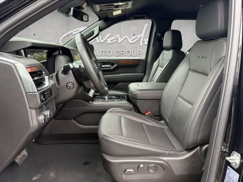 Used 2025 GMC Yukon XL Denali AWD/4WD image 19