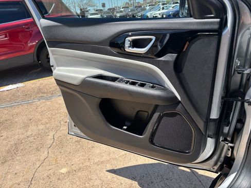 Used 2025 Jeep Compass Limited image 18