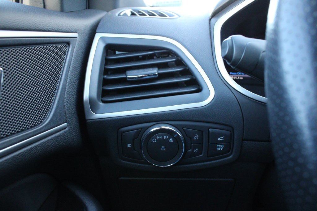 Used 2020 Ford Edge ST-Line w/ Cold Weather Package FWD image 8