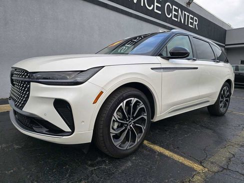 Used 2024 Lincoln Nautilus Reserve w/ Equipment Group 203A image 7