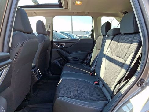 Used 2020 Subaru Forester Premium image 11