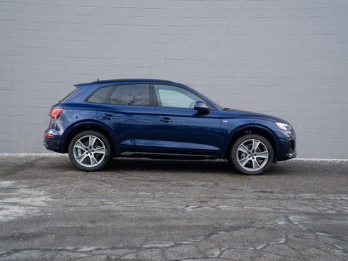 Certified 2025 Audi Q5 2.0T Premium w/ Convenience Plus Package image 8