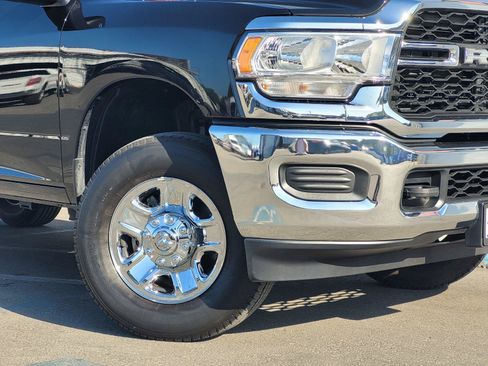 Used 2024 RAM 2500 Tradesman w/ Chrome Appearance Group AWD/4WD image 10