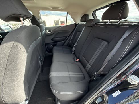 Used 2024 Hyundai Venue SEL FWD image 25