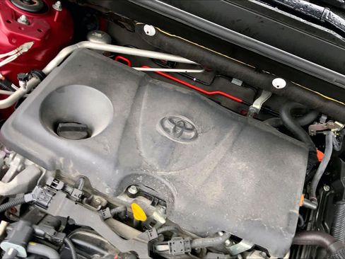 Used 2021 Toyota RAV4 LE image 33