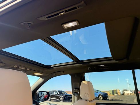 Used 2024 Cadillac Escalade ESV Premium Luxury image 14