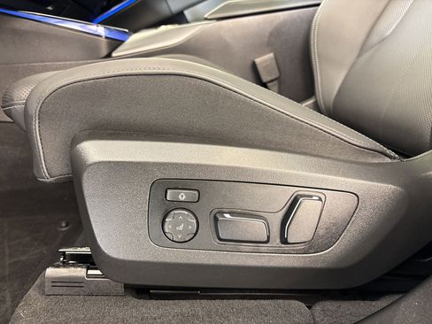 Used 2025 BMW X3 xDrive30i w/ Premium Package image 12