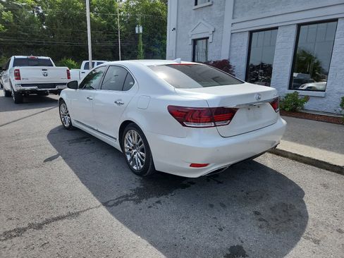 Used 2016 Lexus LS 460 w/ Comfort Package RWD image 3